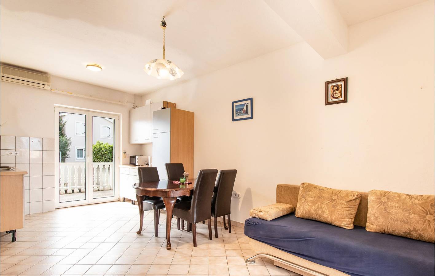 Geheel vakantieappartement, Gezellige accommodatie op 1,5 km van het strand van Ždrijac: wifi, airconditioning, parkeergelegenheid en terras in Nin, Zadar