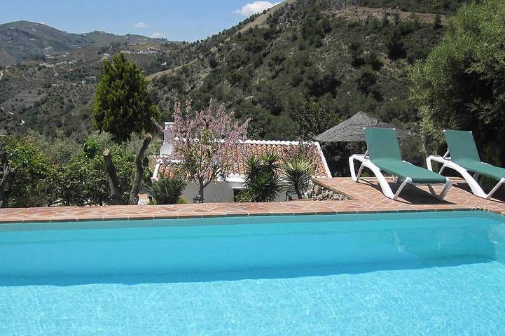 Gîte pour 4 personnes, avec terrasse et jardin