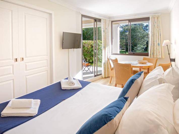 Camping für 4 Personen, mit Terrasse in Grimaud - 2