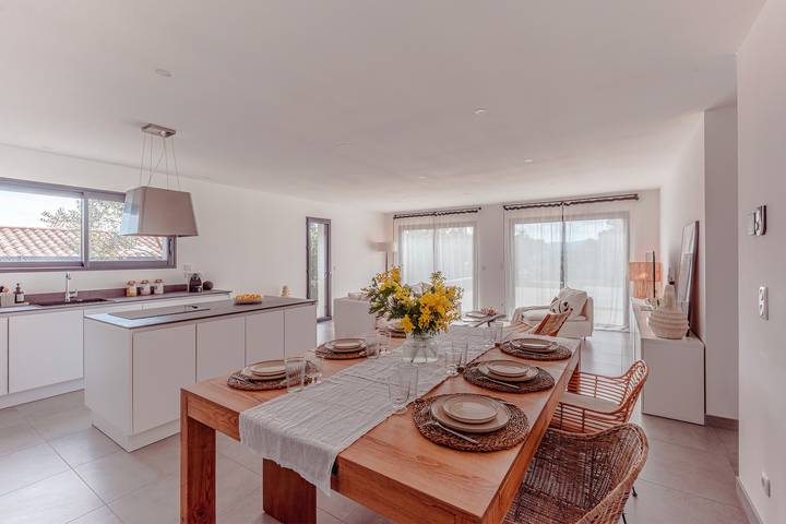 Location de vacances pour 8 personnes, avec terrasse ainsi que piscine et jardin à Montfort-sur-Argens - 3