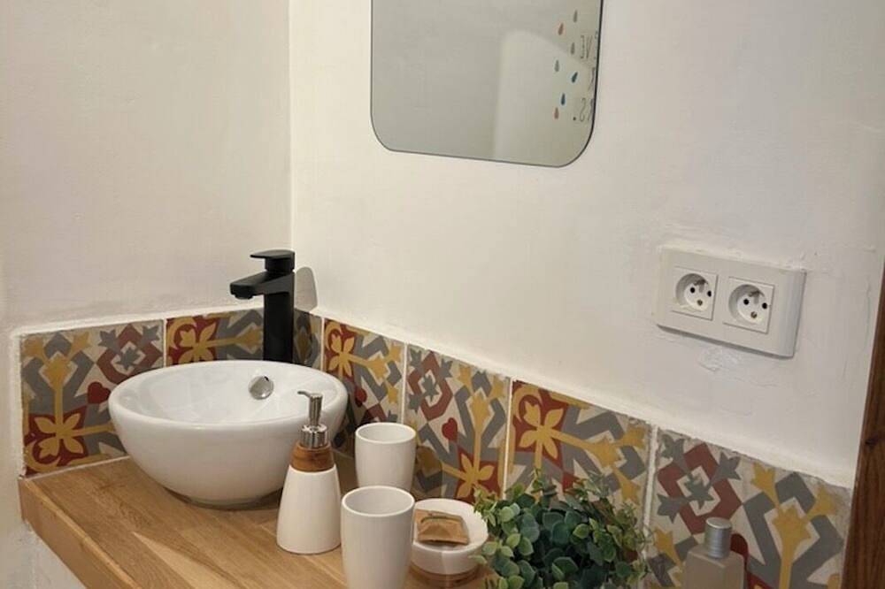 Enjoy nature in an enchanting and fantastic setting in Cucuron in Cucuron, Parc naturel régional du Luberon