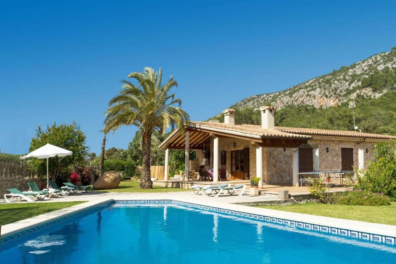 Finca "Villa Cadell Petit", avec vue sur les montagnes, piscine & Wi-Fi in Crestatx, Sa Pobla