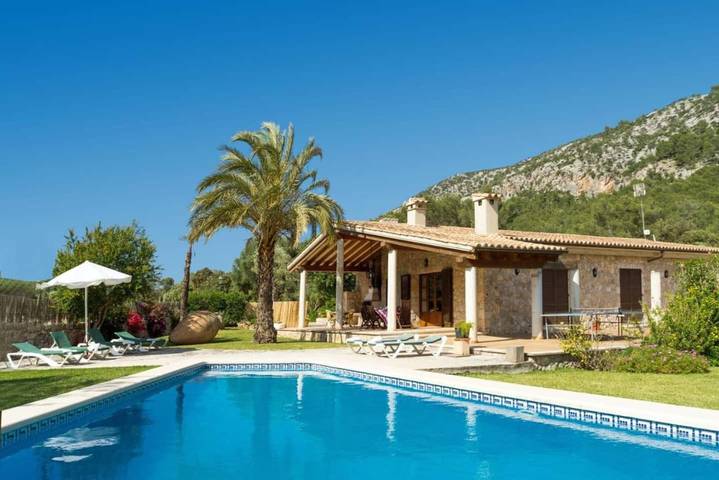 Casa de campo Cadell Petit con vistas a la montaña, piscina y Wi-Fi in Crestatx, Sa Pobla