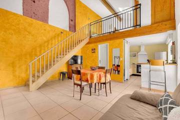 Location de vacances pour 4 personnes, avec piscine et jardin à Pechbonnieu