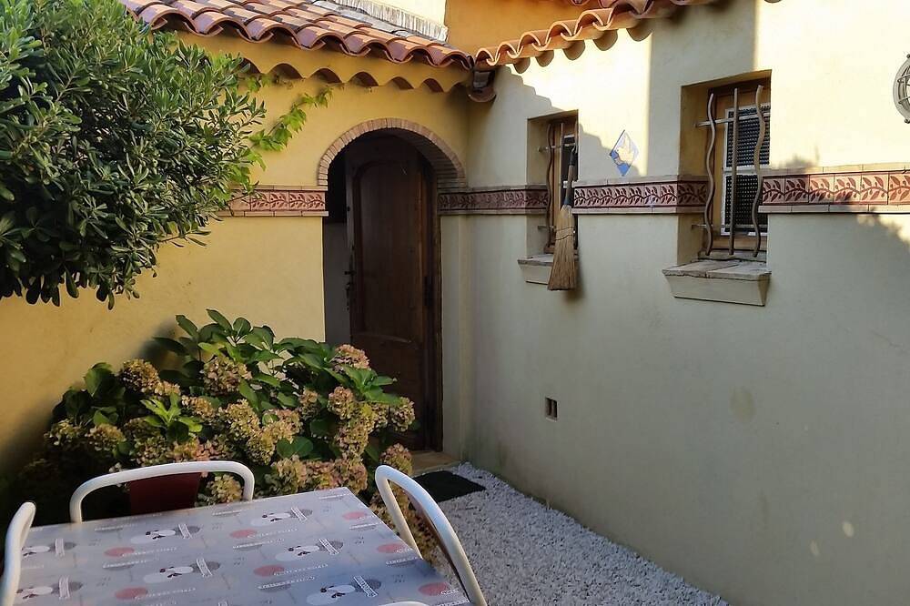 Waterfront fisherman's cottage on the beach of Bonne Terrasse in Pampelonne, Ramatuelle
