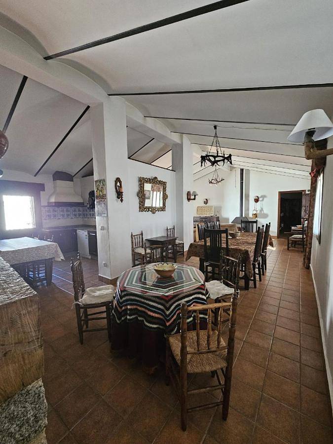 Casa de vacaciones para 13 personas, con piscina además de jardín y vistas en Los Pedroches - 3