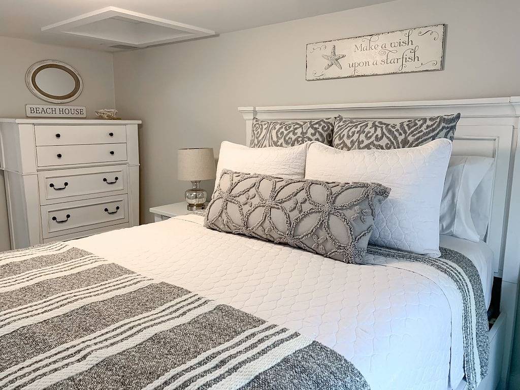 Cozy Summer Cottage Minutes from Narragansett Beaches in Narragansett, Washington County (RI)