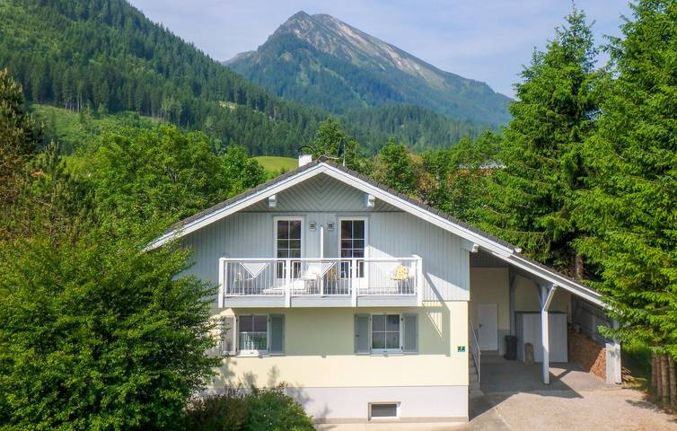 Ganze Ferienwohnung, Stadtzentrum Terrassenwohnung mit Parkplatz & WiFi in Tannheim (Tirol), Allgäuer Alpen (Österreich)