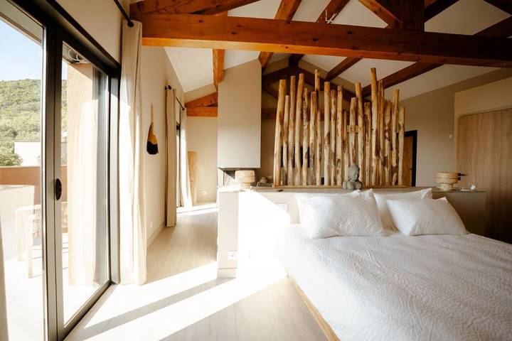 Hôtel pour 2 personnes, avec vue et balcon ainsi que piscine et sauna