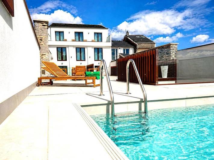 Casa de huéspuedes para 2 personas, con jardín y piscina en Comarca de Sarria