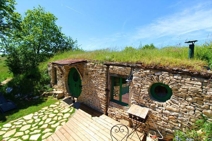 Gîte pour 4 personnes, avec jacuzzi et jardin ainsi que terrasse et piscine, animaux acceptés