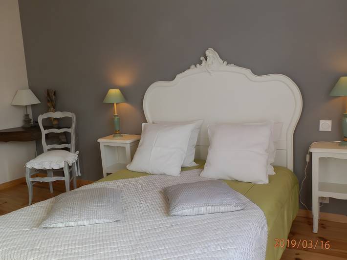 Gîte Lou Flaujer : vue montagne, terrasse privée et Wi-Fi à Pont-les-Bains in Salles-la-Source, Aveyron