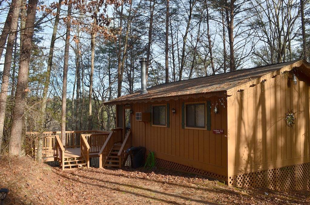 Quaint cabin w/hot tub-10 min from Helen! in Chattahoochee National Forest