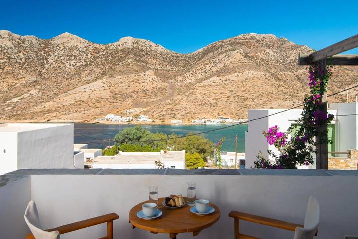 Hôtel pour 2 personnes, avec terrasse ainsi que vue et piscine dans Kamarès - 3