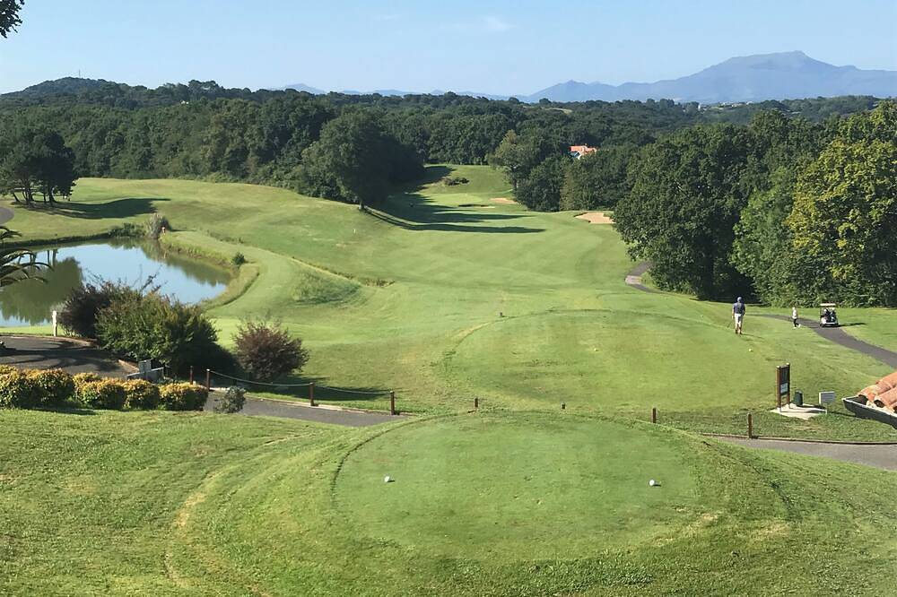 Apartamento entero, Appt 50m² with pool 1ere Ligne Vue Golf Bassussarry in Bassussarry, Region de Bayona