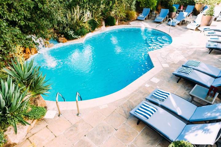 Hotel for 10 people, with Hot tub and Terrace as well as Yard and Pool in Jersey
