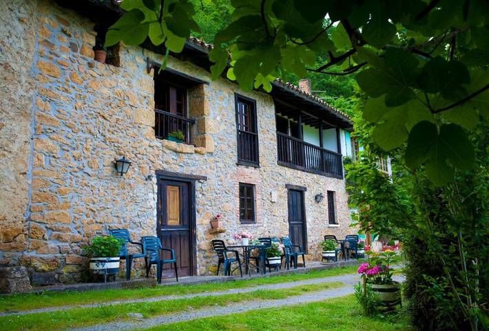 Casa rural para 4 personas, con Balcón además de Terraza y Jardín en Sevares