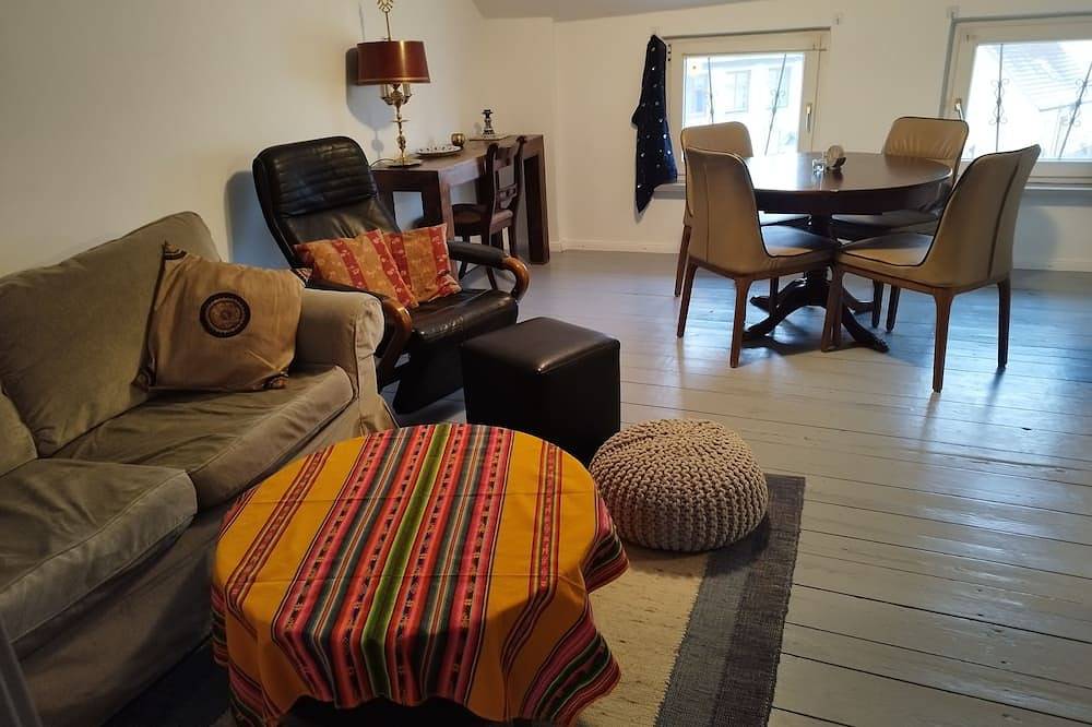 Ganze Wohnung, Gemütliche Dachgeschosswohnung mit Gartenzugang in Tollensesee, Burg Stargard