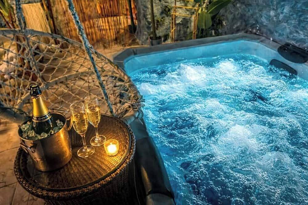 Ganze Wohnung, Junglecavern - Private spa, unusual accommodation in Albertville, Albertville und Umgebung