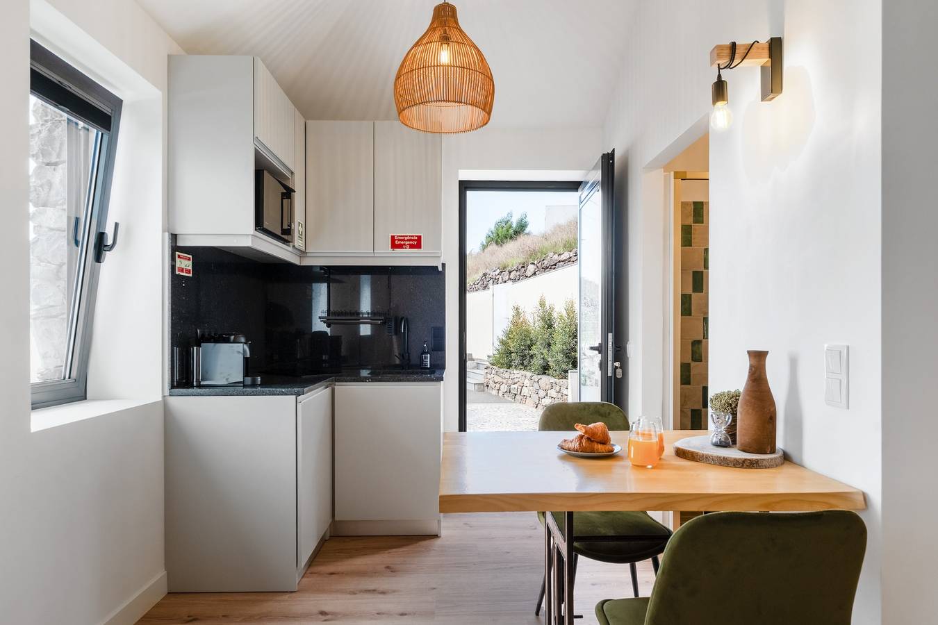 Ganzes Studio, Studio-Apartment 'Ocean View Rock House 2' mit Balkon und Wlan in Caniço, Madeira