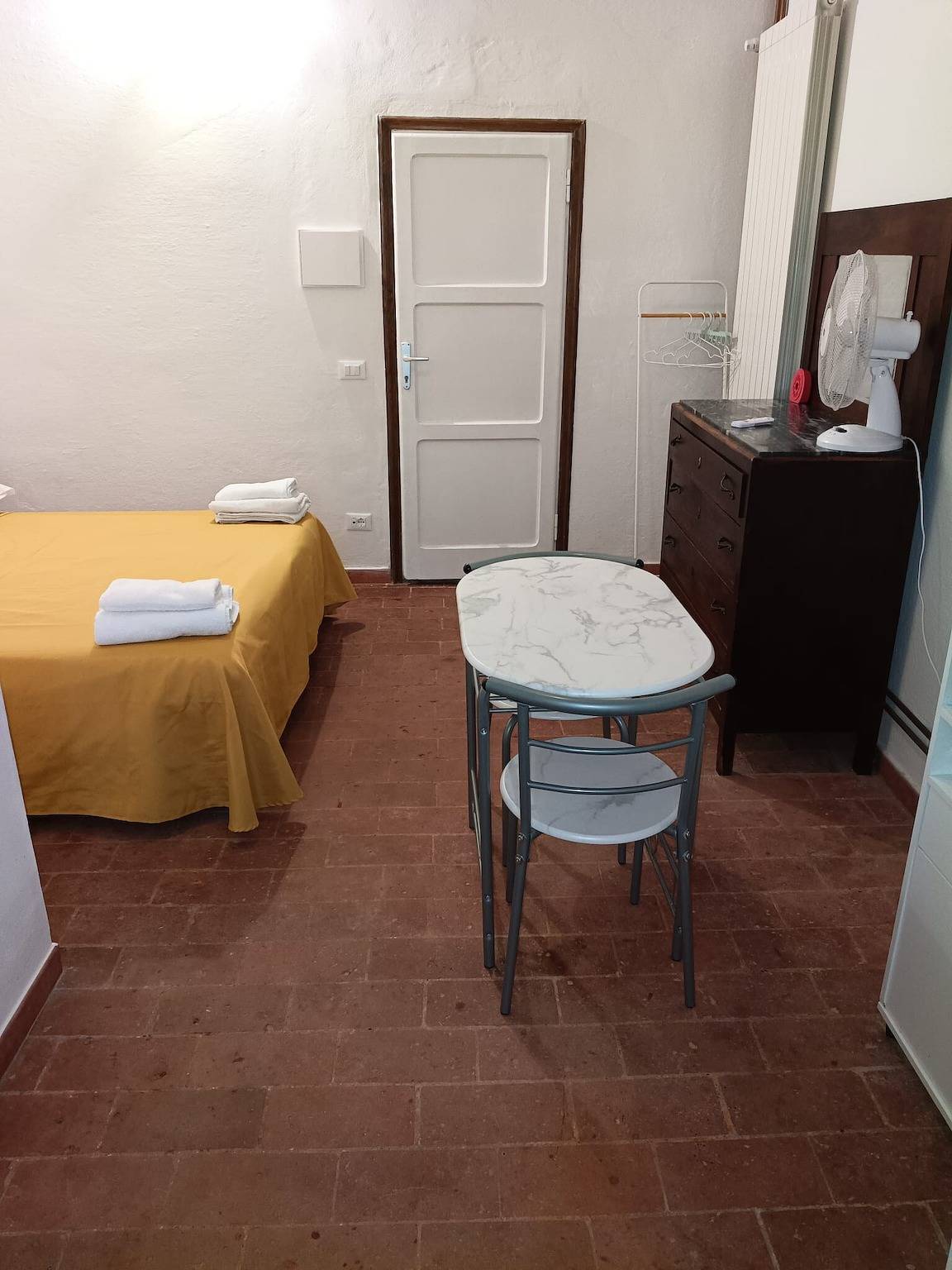Camera 'Camera 4 - Del Ponti' con giardino condiviso e Wi-Fi in Piombino, Costa degli Etruschi