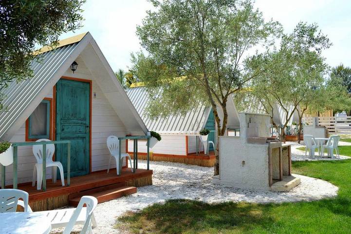 Camping für 4 Personen, mit Terrasse und Pool auf Sizilien