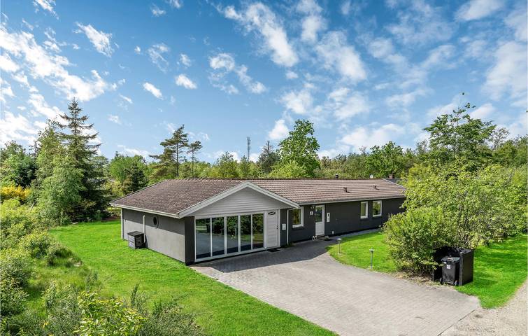 Ferienhaus für 7 Personen, mit Whirlpool und Terrasse sowie Pool, mit Haustier in Blavand
