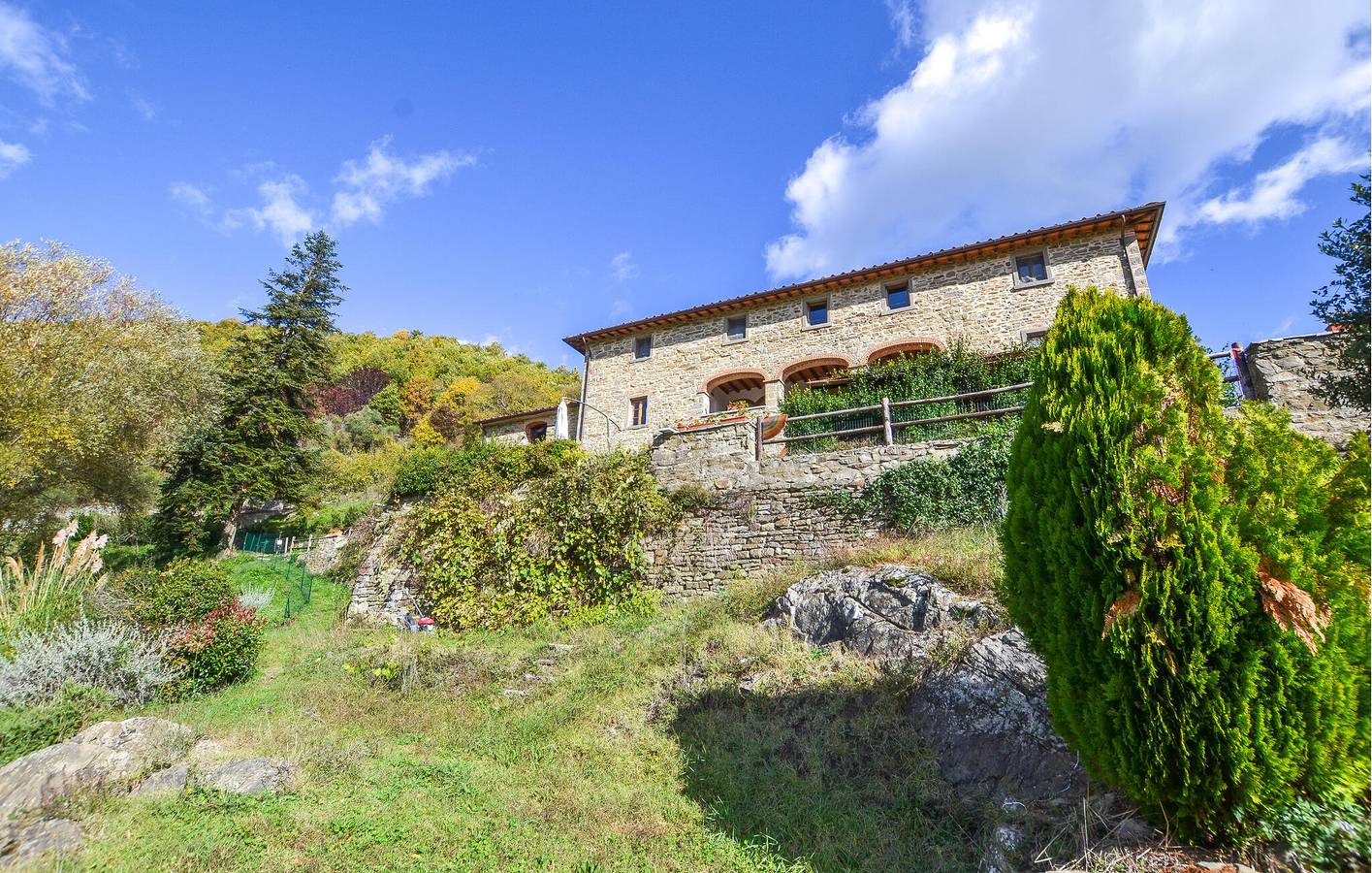Appartamento intero, Incantevole appartamento con piscina, giardino e WiFi in Bibbiena, Casentino