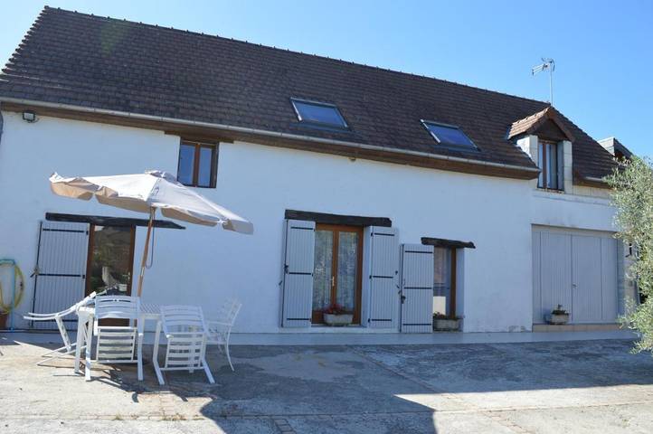 Station pour 10 personnes, avec terrasse et piscine ainsi que jacuzzi et jardin à Châteauvieux - 3