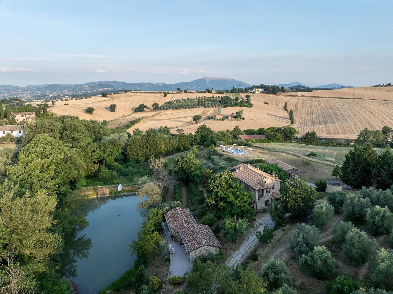 Entire apartment, Il Giuncheto Apartments, Pool, Umbrian Countryside - Il Giuncheto, Monolocale Lago 2 in Perugia, Perugia Province