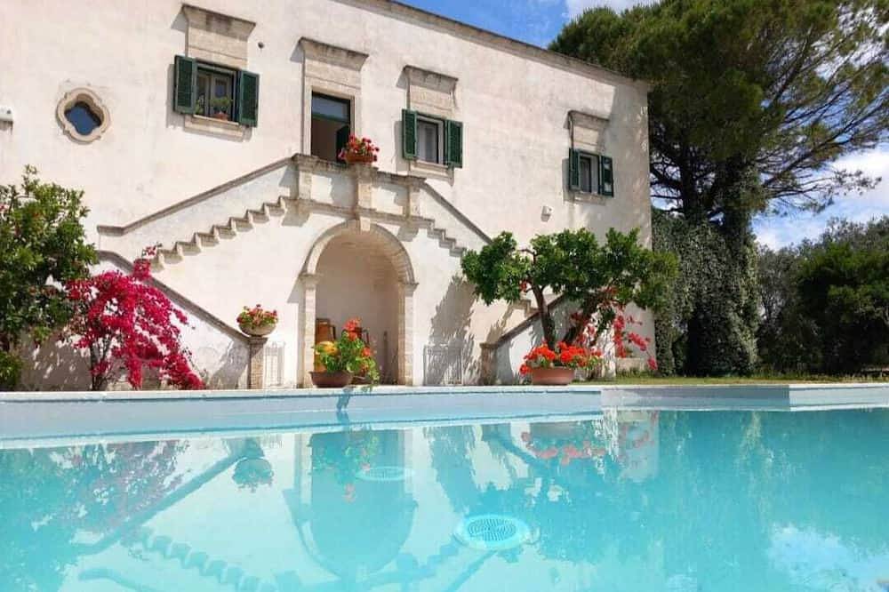 Villa Encantaimeto dimora Bouganville. in Latiano, Salento