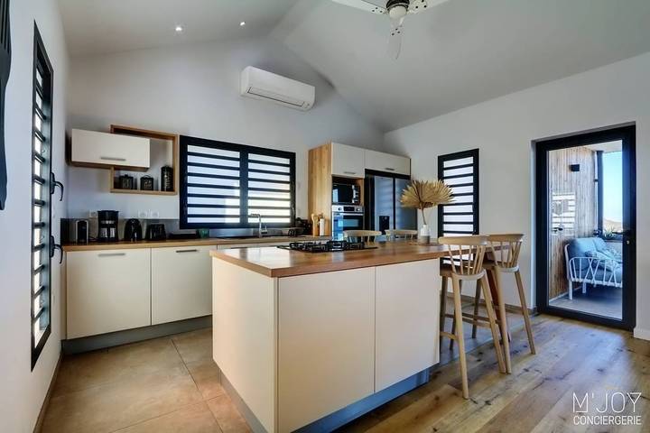 Gîte pour 8 personnes, avec piscine dans Saint-Gilles les Bains - 3