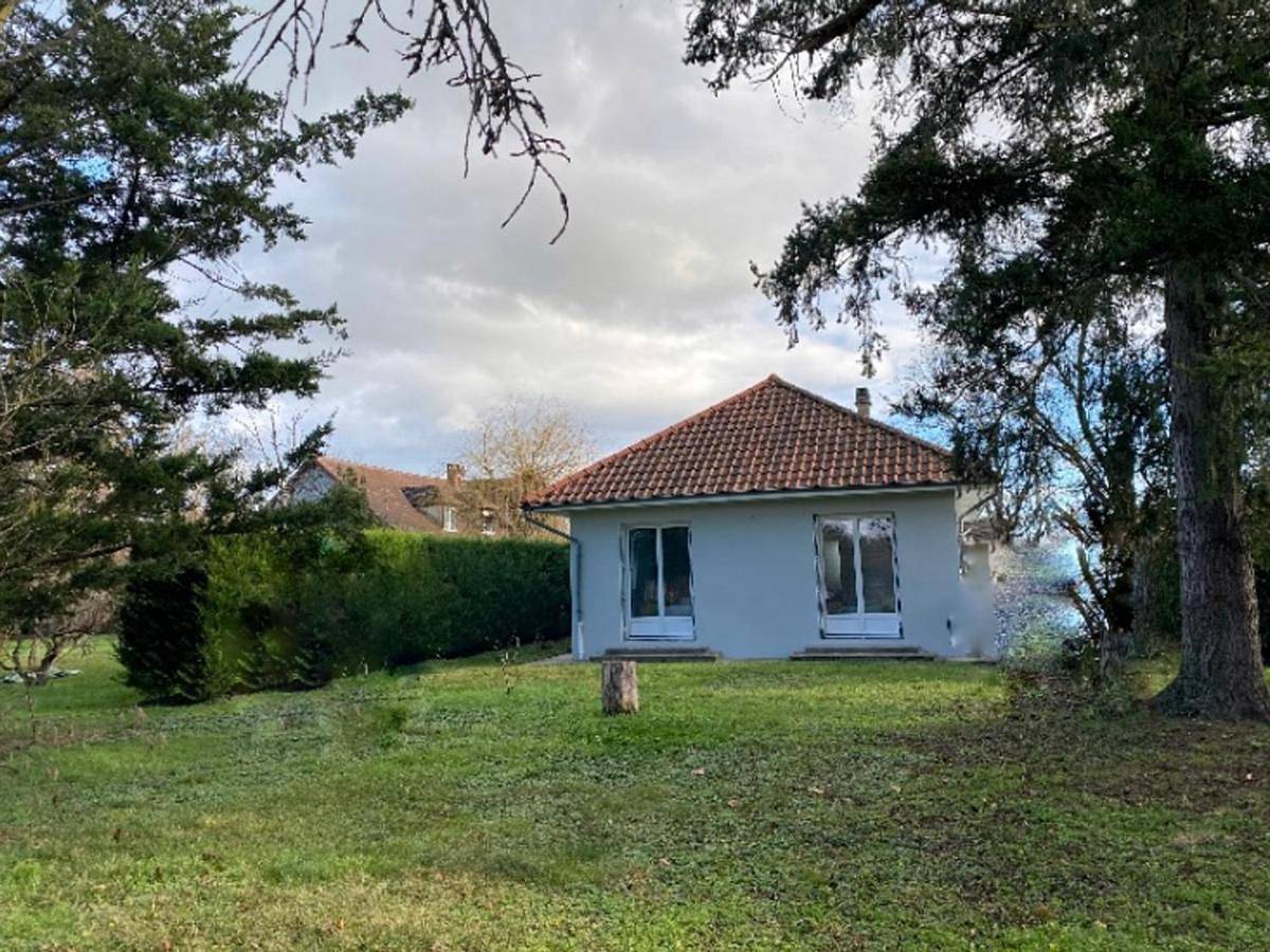 Maison contemporaine avec jardin au calme, proche centre village - Fr-1-489-417 in Broût-Vernet, Région de Vichy