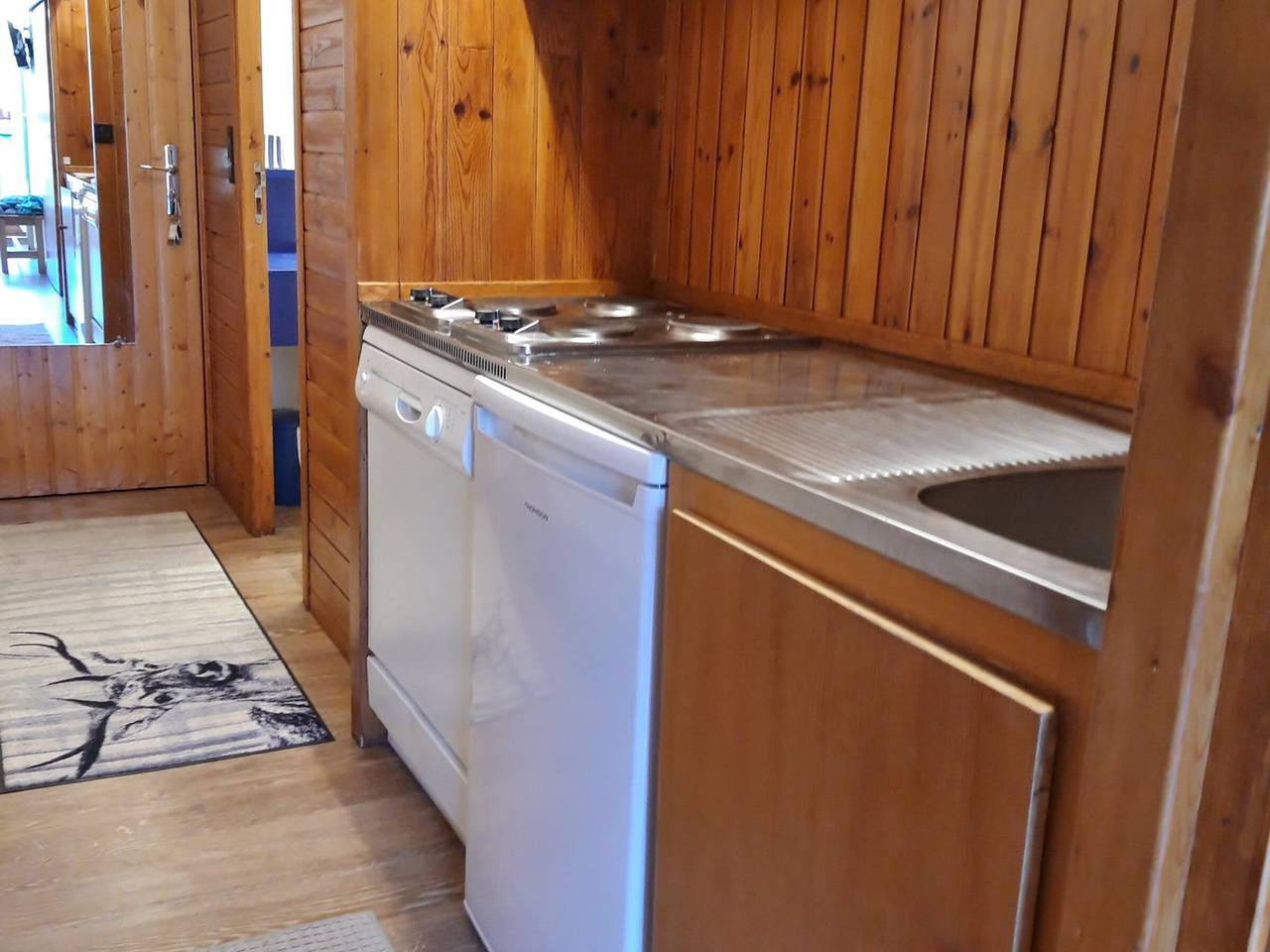 Studio entier, Studio lumineux au centre station avec balcon et Wifi gratuit in Arc 1800, Bourg-Saint-Maurice
