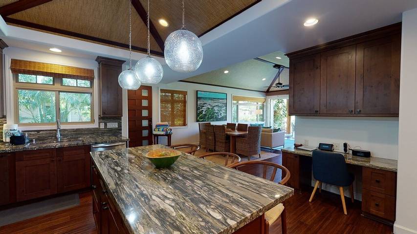 Vacation rental for 7 people, with pool and yard as well as hot tub in Puako