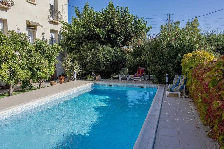 Gîte pour 4 personnes, avec Terrasse ainsi que Jardin et Piscine