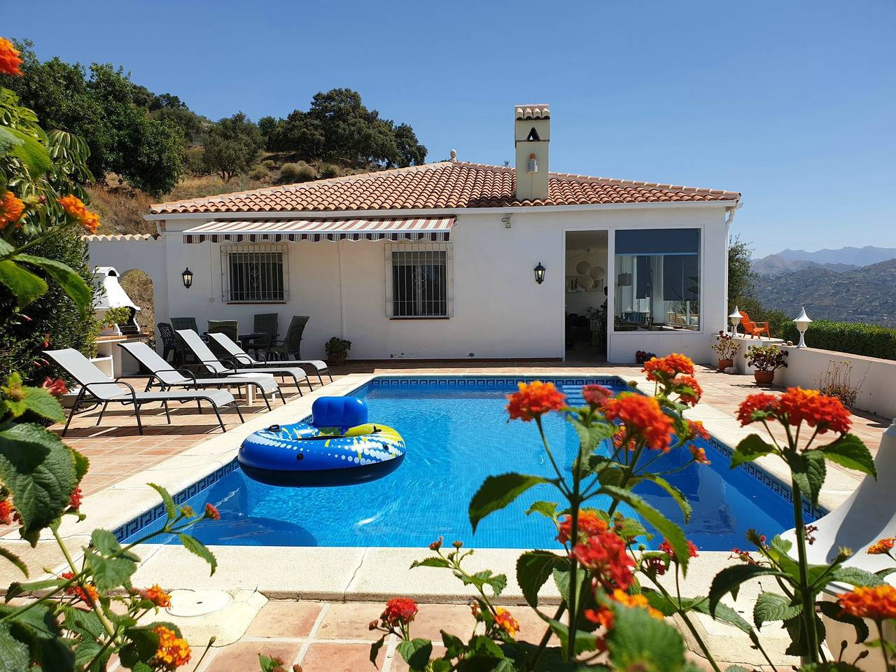 Holiday Home 'Casa Dahlia' with Sea View, Private Pool and Air Conditioning in Arenas, Costa del Sol