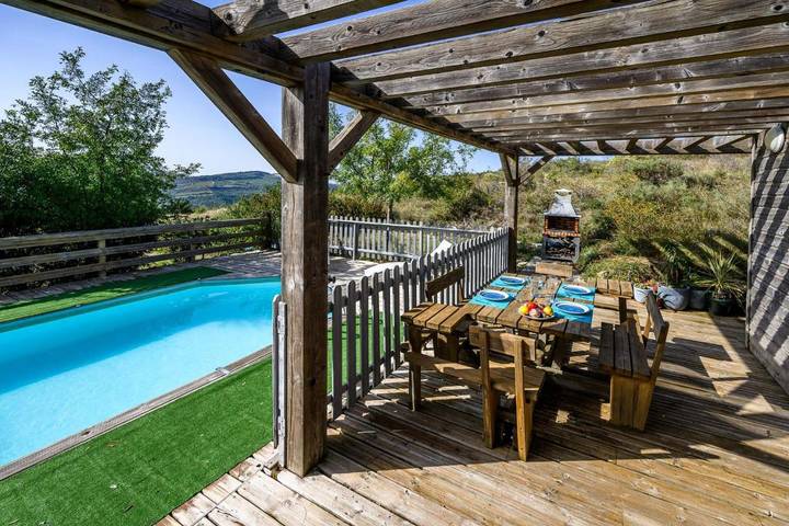 Location de vacances pour 4 personnes, avec piscine ainsi que terrasse et jardin, animaux acceptés à Roquetaillade - 4