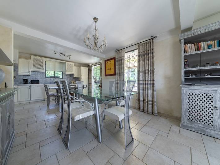 Location de vacances pour 8 personnes, avec jardin ainsi que terrasse et piscine, animaux acceptés à Carpentras - 4