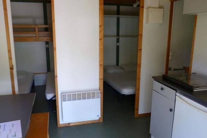 Chalet pour 5 personnes, avec Terrasse et Piscine à Camon