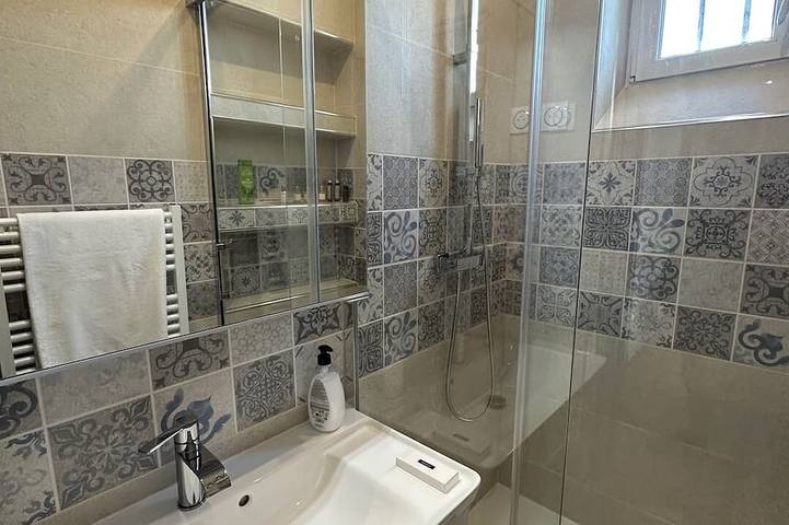 Appartement entier, Appartement 4 pers. 100 m du lac d'Enghien, casino 5 min in Enghien-les-Bains, Val-d'Oise