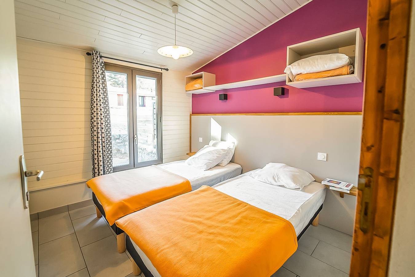Logement 2/4 personnes - Village Vacances de la Forêt de Ganigal in Le Malzieu-Ville, Macizo Central