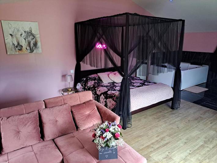 Maison d’hôte pour 2 personnes, avec Jacuzzi et Terrasse ainsi que Jardin et Vue