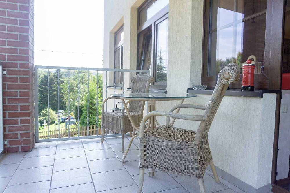 Ganze Wohnung, Ferienwohnung \"Rex\" - Ruhige Lage in wunderschöner Kulisse in Bad Schlema, Erzgebirge