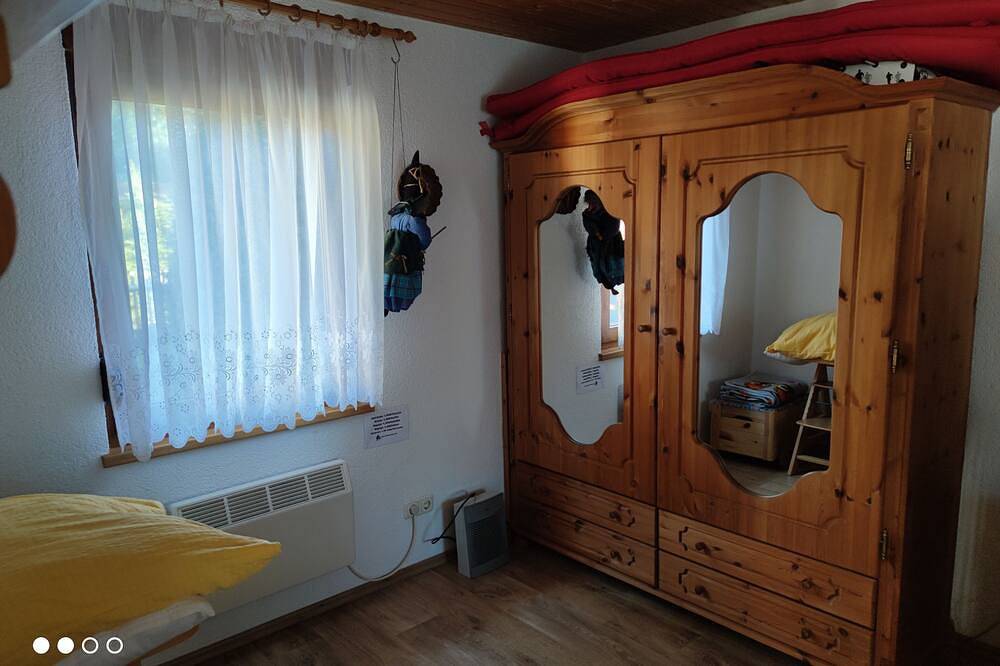 Haus Sonneneck 1 im Ferienobjekt Sonneneck an Wald und Wasser. Hunde willkommen. in Tanna, Saaleland