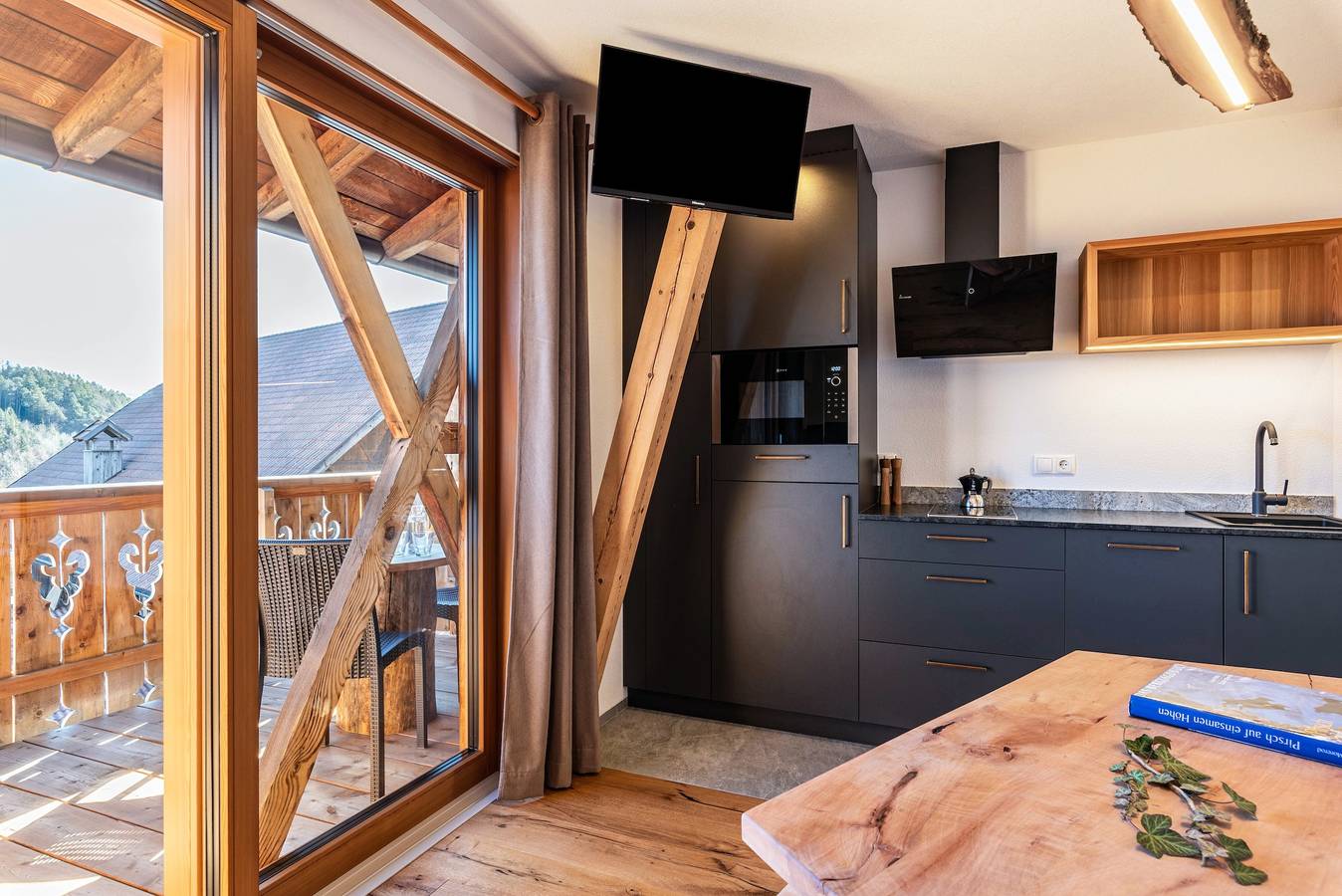 Ganze Wohnung, Ferienwohnung "Aschnerhof Holzherz" mit Bergblick, Privatem Balkon & Wlan in Ritten, Sarntaler Alpen
