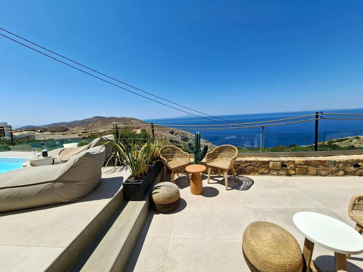 Andelias Signature Suites in Folégandros