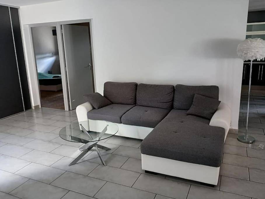 Appartement entier, Two-Bedroom Apartment in Pont-de-Poitte, Jura Francais