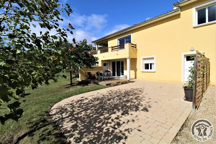 Gîte pour 6 personnes, avec Terrasse et Jardin ainsi que Piscine et Vue à Quincié-en-Beaujolais - 2