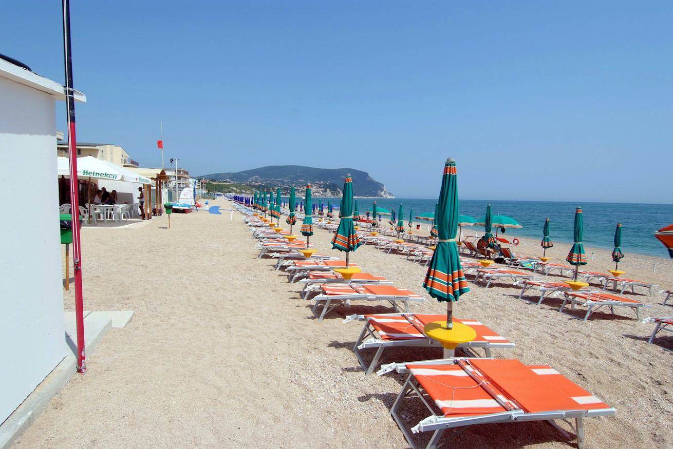 Apartamento entero, Rs315 - Marcelli, two-room apartment in a seafront residence, beach included in Marcelli, Riviera del Conero